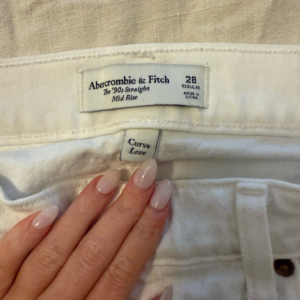 Abercrombie & Fitch Cream Mid-Rise Jeans 28
